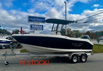 2025 Robalo R200 Deepwater Black/White Boat